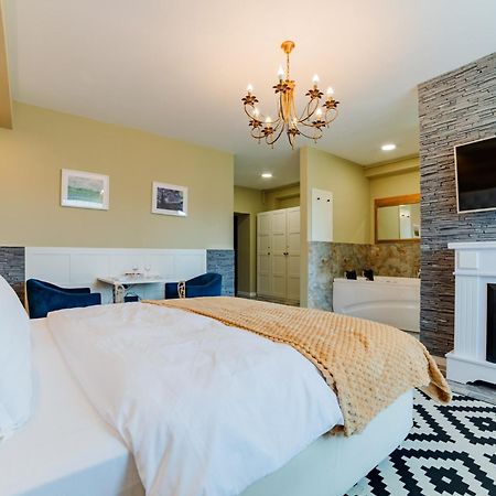 Romantic Jacuzzi Chic Apartment Sinaia Zewnętrze zdjęcie