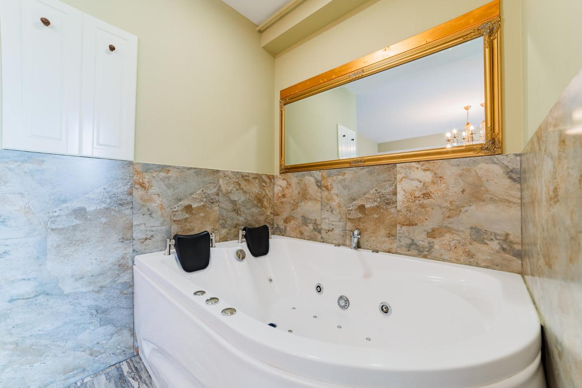 Romantic Jacuzzi Chic Apartment Sinaia Zewnętrze zdjęcie